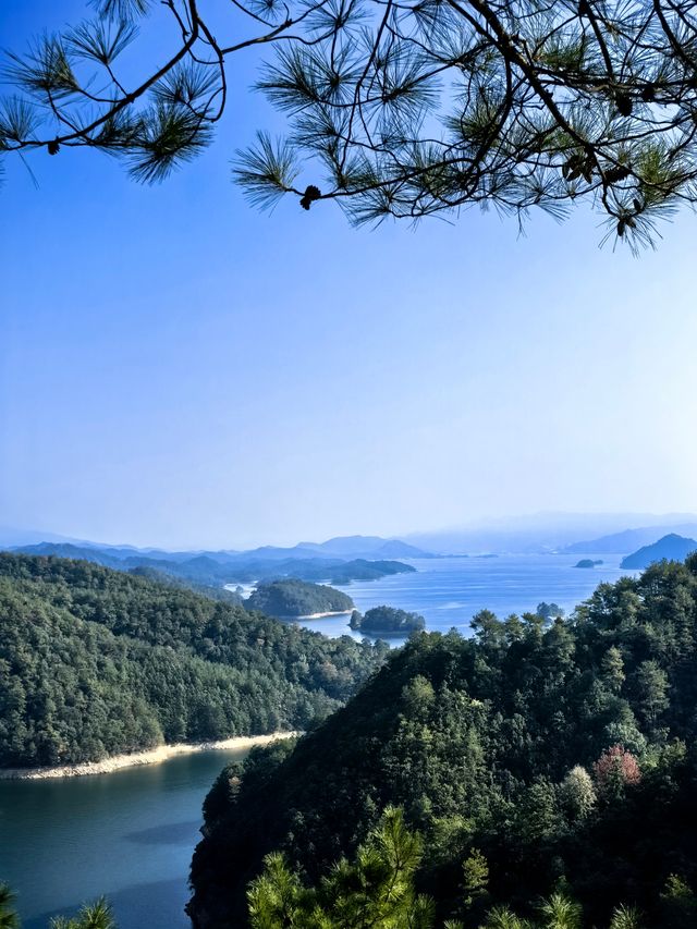 秋天來千島湖別有風味，水天一色美如畫！