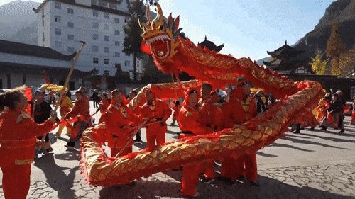 略陽羌曆新年500架無人機光影秀點亮夜空