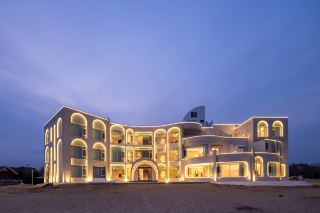 A Must-Visit Seaside Hotel in Summer