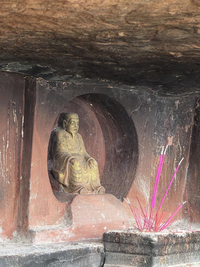 探秘齊雲山絕壁仙境