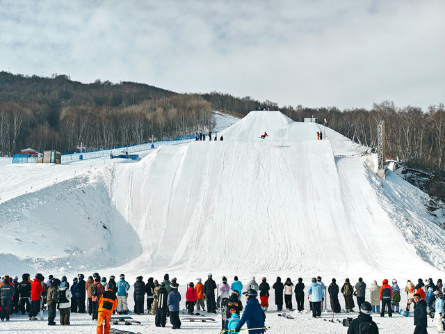 崇禮滑雪在雲頂,滑進滑出還看到了蘇翊鳴谷愛凌 滑雪度假的終極幸福是不用扛板暴走、不用趕接駁車,下 崇禮滑雪在雲頂,滑進滑出還看到了蘇翊鳴谷愛凌 滑雪度假的終極幸福是不用扛板暴走、不用趕接駁車,下