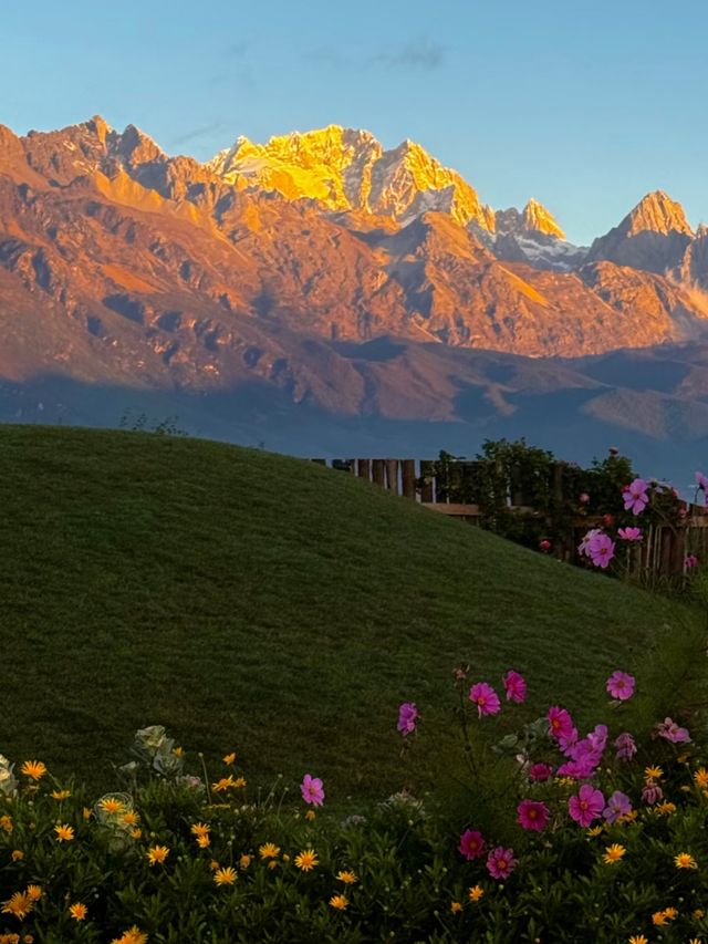 玉龍金山晨光絕美