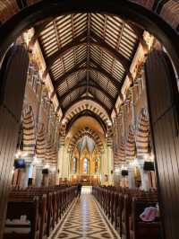 深秋限定在上海百年紅教堂遇見金色浪漫