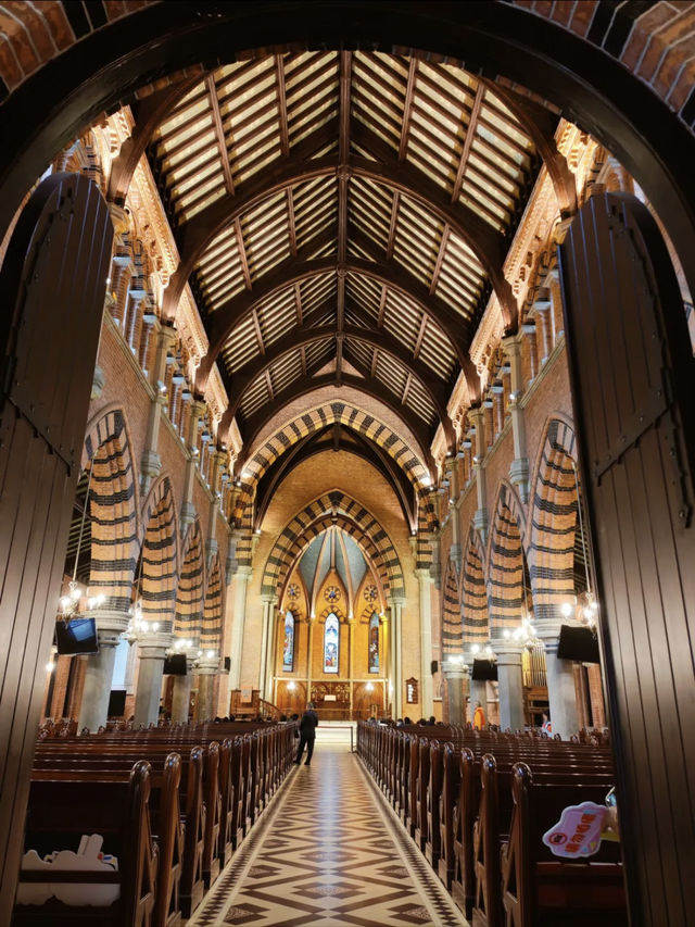 深秋限定在上海百年紅教堂遇見金色浪漫