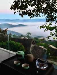 普洱躺進雲海裡!茶山木屋太治癒了