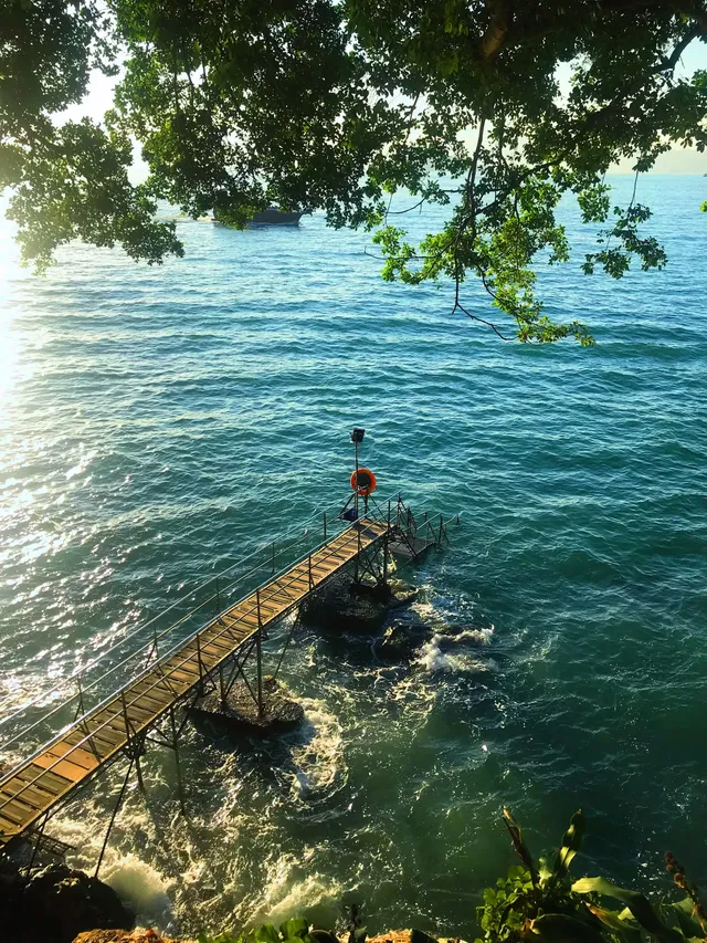 一人行~香港堅尼地城之西環泳棚 一人行~香港堅尼地城之西環泳棚