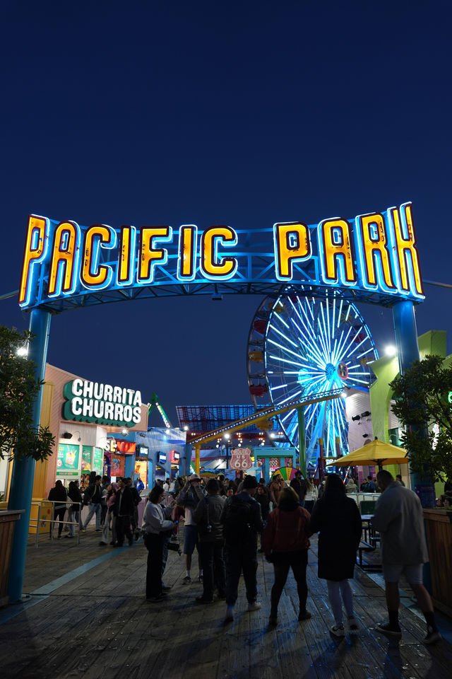 Santa Monica ๐๏ธ Who can resist a California sunset? ๐๏ธ