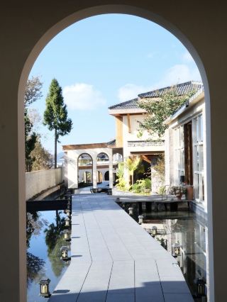 Escape the city plan: Stay in Tengchong from March to May for a rendezvous with fresh forest air.