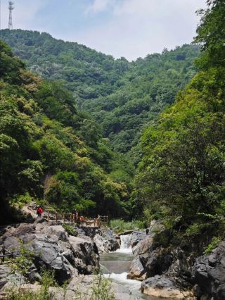 The ultimate guide to rafting in Central China: The Yuxi Grand Canyon – a top-notch, all-inclusive guide to summer water adventures!