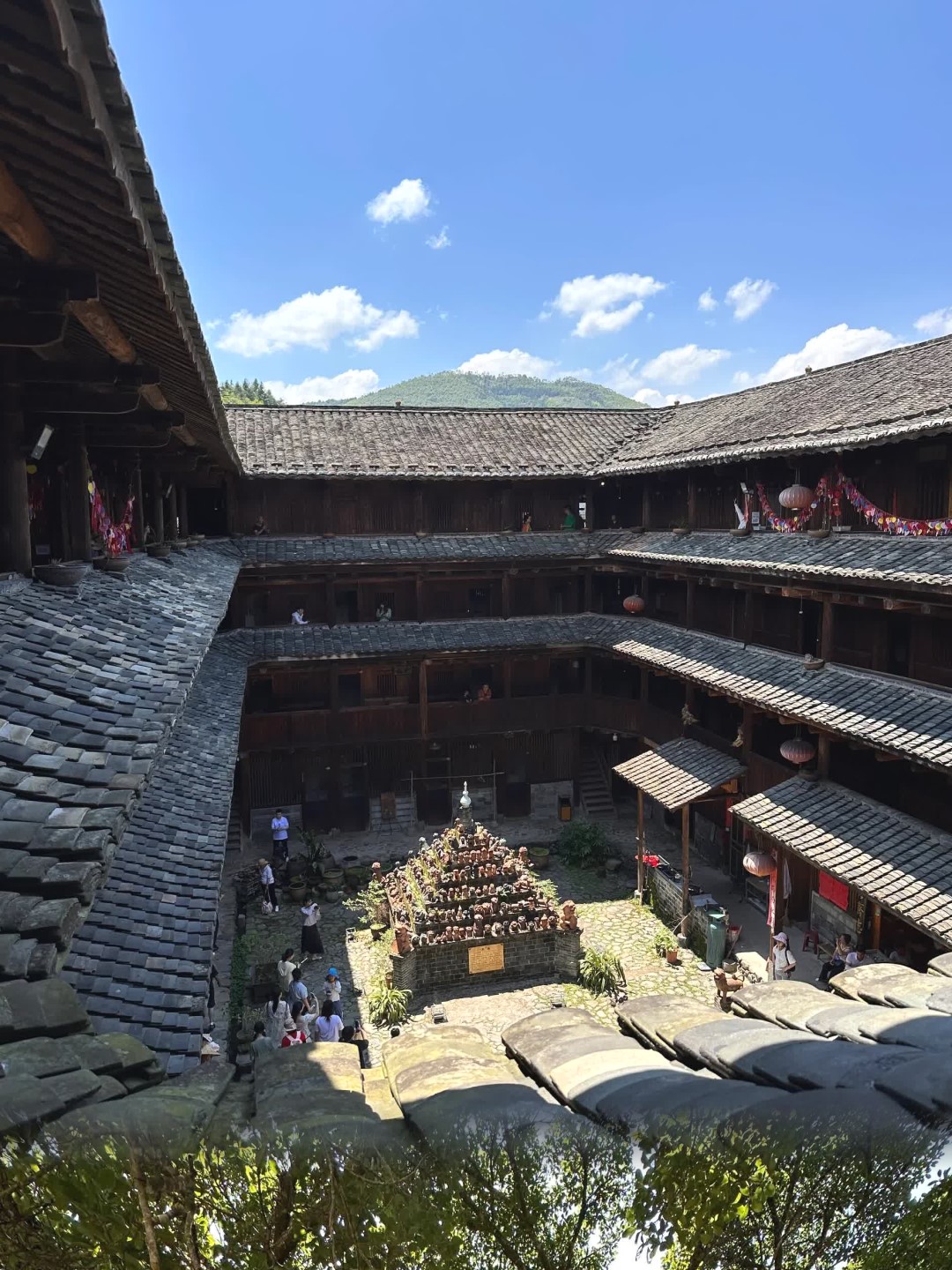 The ultimate Zhangzhou tulou guide: "four dishes and one soup" check-in spots