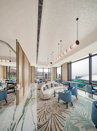 Hong Kong to the left, Macau to the right—this Shenzhen hotel's location is a total winner