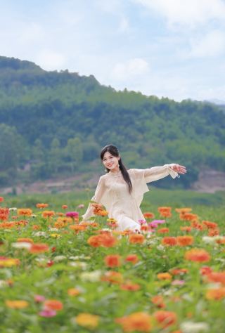 ที่พักสุดปังสำหรับทริปถ่ายรูปที่อี๋ชาง! วิวทุ่งดอกไม้ + แม่น้ำ พักจนไม่อยากกลับเลย