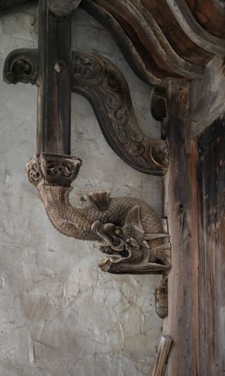 A Slow-Paced One-Day Tour Under Shike Archway