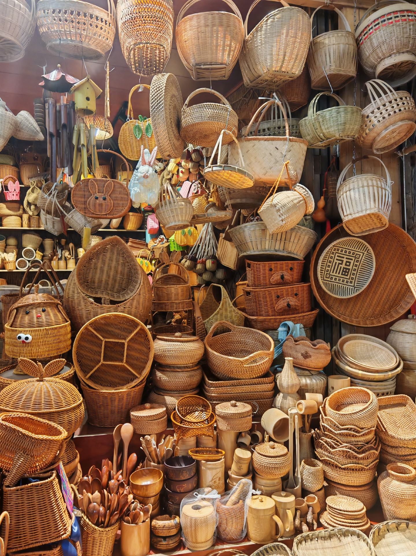 An underrated ancient town in Southern Sichuan! More unspoiled than Wuzhen, and it's free!