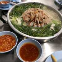 우돈타니 붉은 연꽃 호수