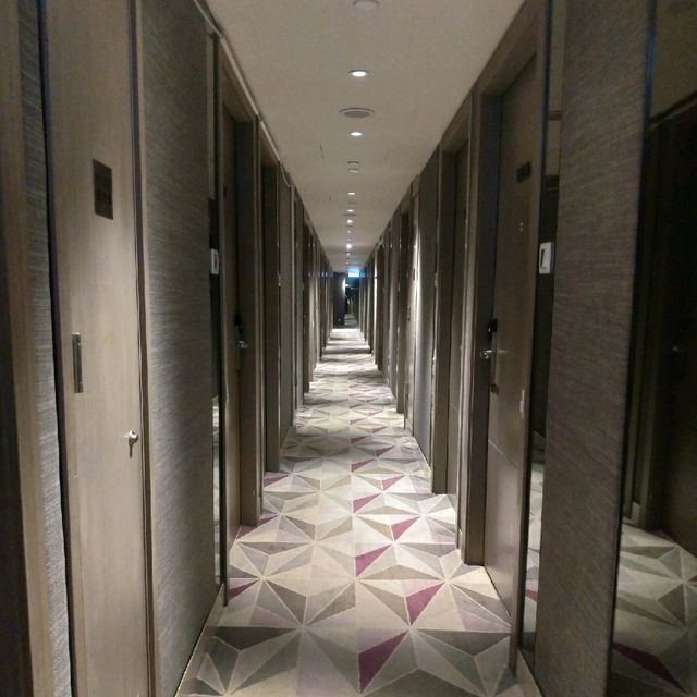 葵涌工廠區內的「荃灣絲麗酒店」