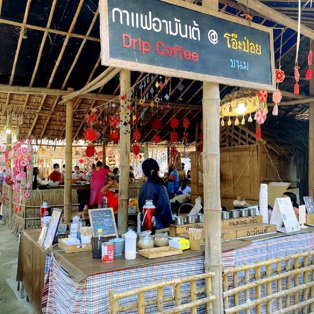 โอ๊ะป่อย ตลาดริมธาร