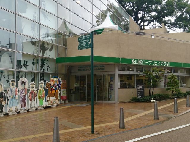 【愛媛】霧雨に映える松山城