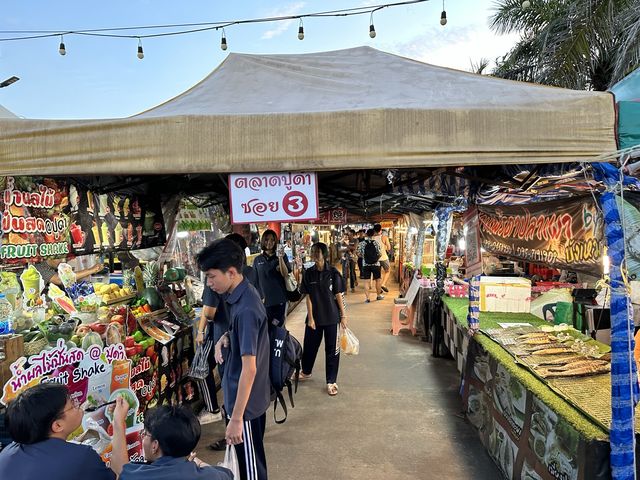 • ตลาดปูดำ กระบี่ 🦀✨