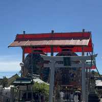 青空に映える大提灯