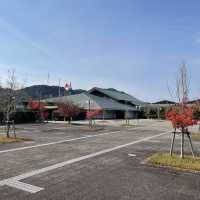 「有田陶瓷文化館」免費參觀，享受咖啡與美景。推薦來訪