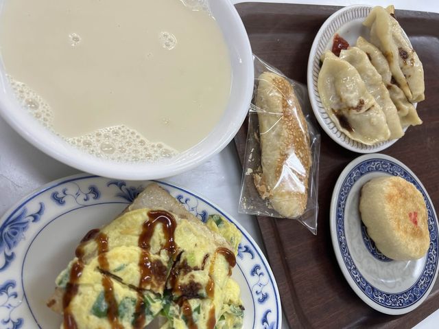 內湖來來豆漿，24小時營業，在地人宵夜的好夥伴
