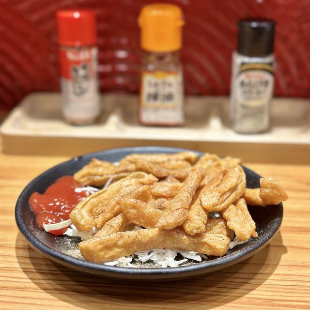 拉麵平價好吃😋可免費加麵炸物也好讚👍的一間