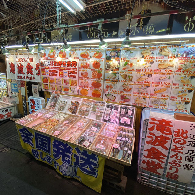 北海道「小樽三角市場」はJR小樽駅すぐそば