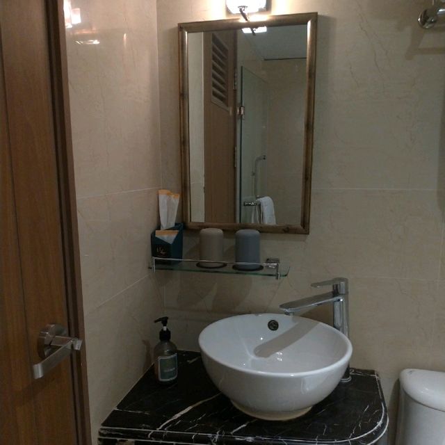 面對港澳碼頭的一梯兩伙懷舊酒店