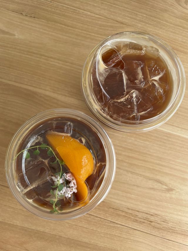 望住清邁塔佩門古城牆｜優質咖啡店🤍