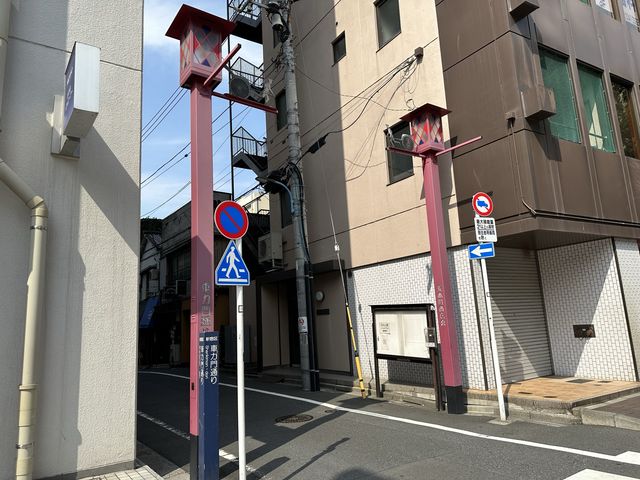 東京・新宿区。『車力門通り』を歩く。