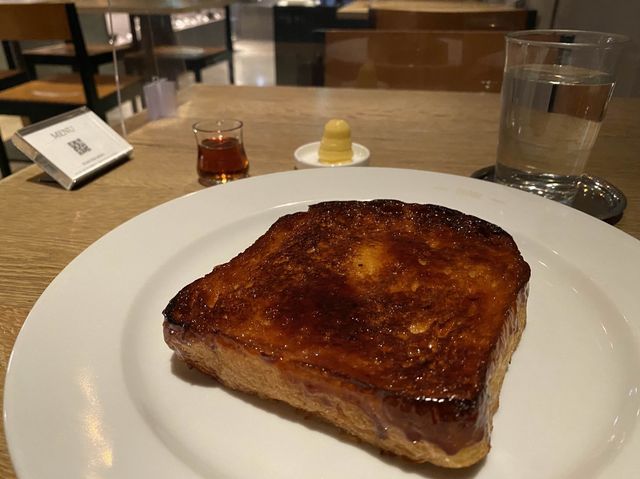 京都・烏丸。中庭も素敵です。町屋を改装した『小川珈琲 堺町錦店』
