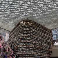 Starfield Coex Library, Full of 📚