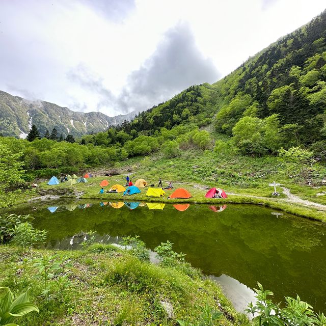 【山梨】伝説残る美しき池のテント場、白根小池小屋テント場