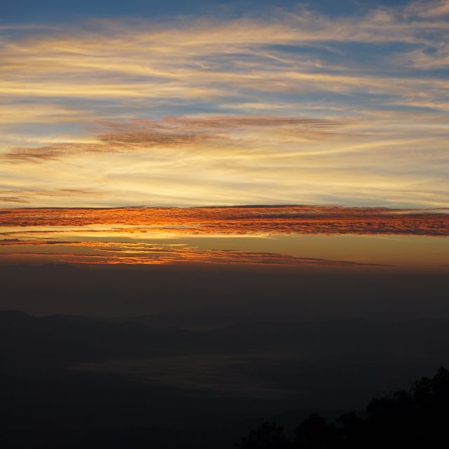 ไหว้พระธาตุชมอาทิตย์สวยงามที่อินแขวน