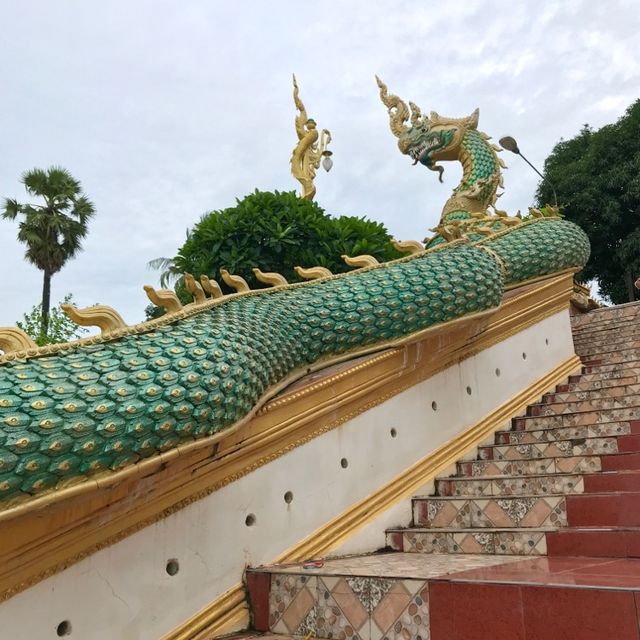 2 impressive Naga statues in Thakhek