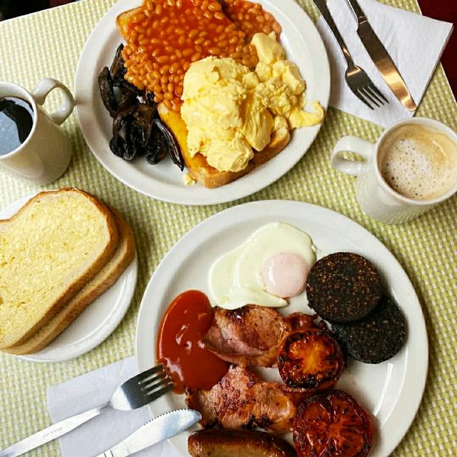 AMAZING CAFÉ FOR TRADITIONAL ENGLISH BREAKFAST!