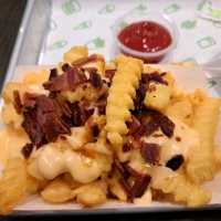 Shake Shack🍔漢堡包餡料豐富🍟厚脆薯條🥤奶昔💕太美味了✨