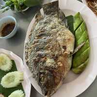 ร้านส้มตำหน้าค่ายนเรศวรหัวหิน แซ่บอีหลีสมชื่อ