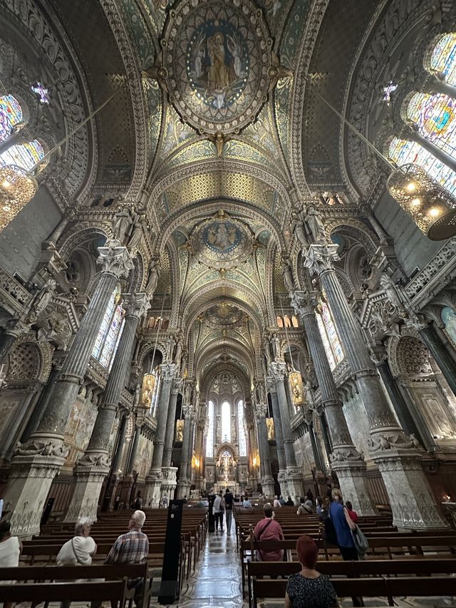 A must see landmark in Lyon 🇫🇷⛪️🔔