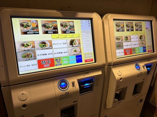 福岡・名島。『博多 濃麻呂 名島橋店』のとんこつラーメン。