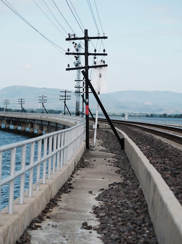📌รถไฟลอยน้ำ เขื่อนป่าสักชลสิทธิ์