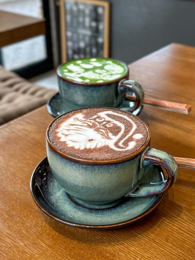 KK Coffee｜舒服感十足Cafe新店🍴拉花造型好有節日氣氛