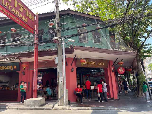 ร้านอร่อยเยาวราช “ติ๋มเกี๊ยวยักษ์ สูตรเด็ดแม่”