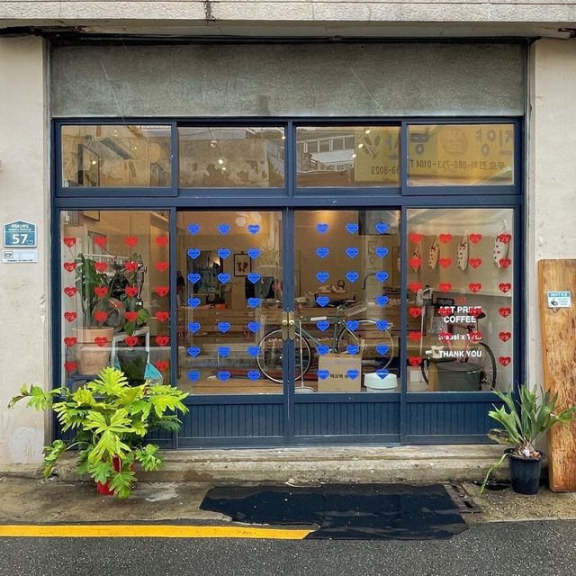 韓國特色咖啡店，蛋糕可愛好吃！