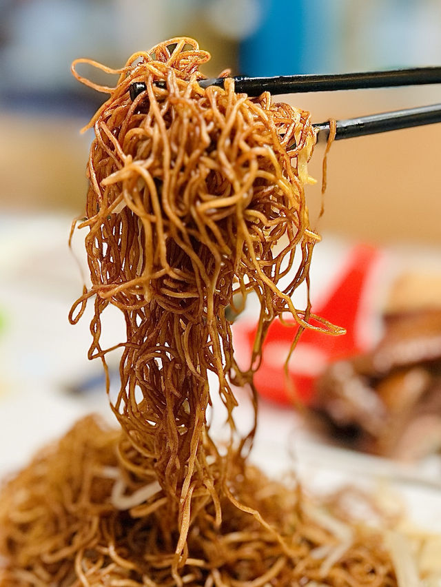「新記食熱辣辣既生滾雞粥，必食之選」