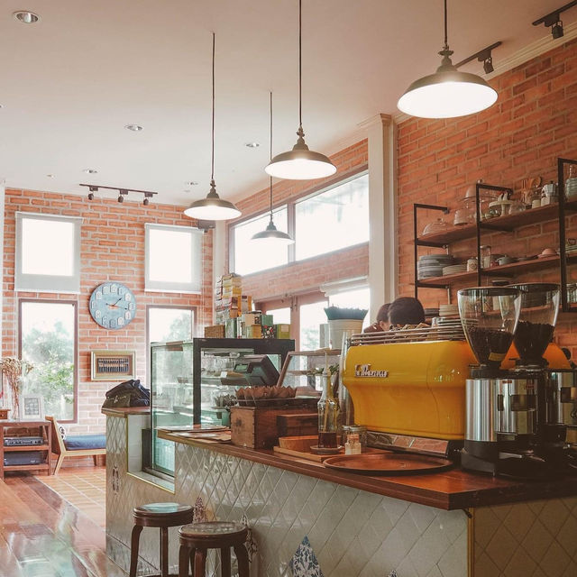 The Mill's Cafe คาเฟ่ริมแม่น้ำท่าจีน