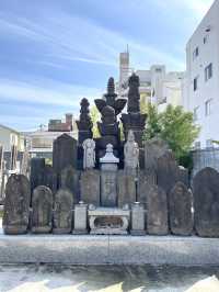 【寶蔵院/東京都】三界萬霊の石碑と石像が見守る寺院