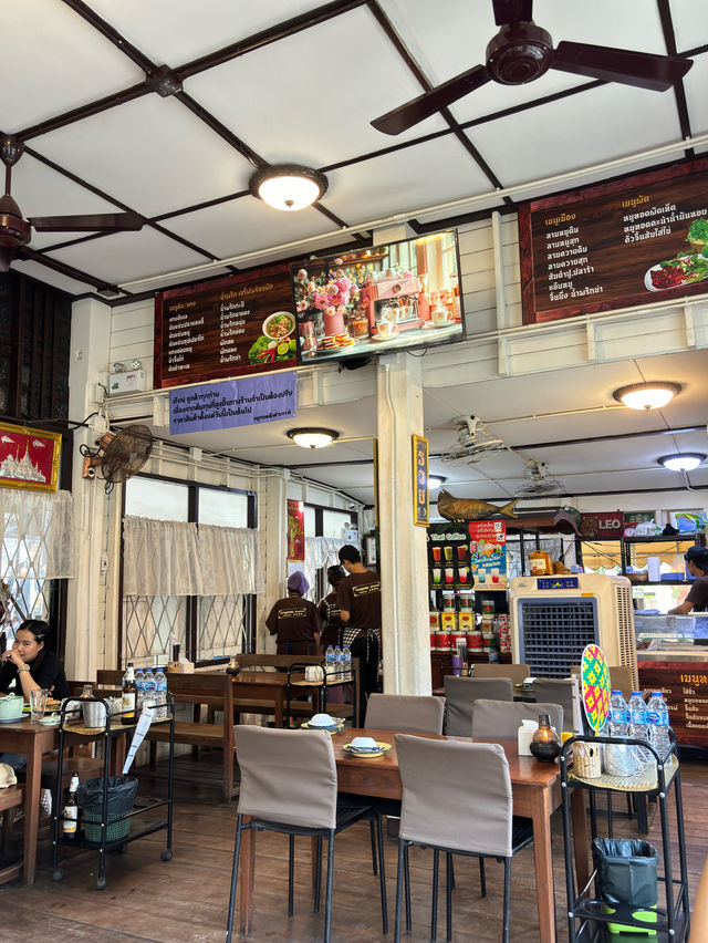 หมูทอดดึกดำบรรพ์ เชียงใหม่