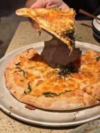 必點富咸香味的博多明太子pizza